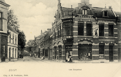 15525 Gezicht in de 1e Dorpsstraat met bebouwing te Zeist uit het noordwesten; met links de voorgevel van het ...